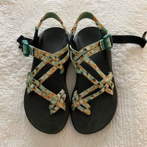 Chaco sandal. Green pattern. Women’s size 8.